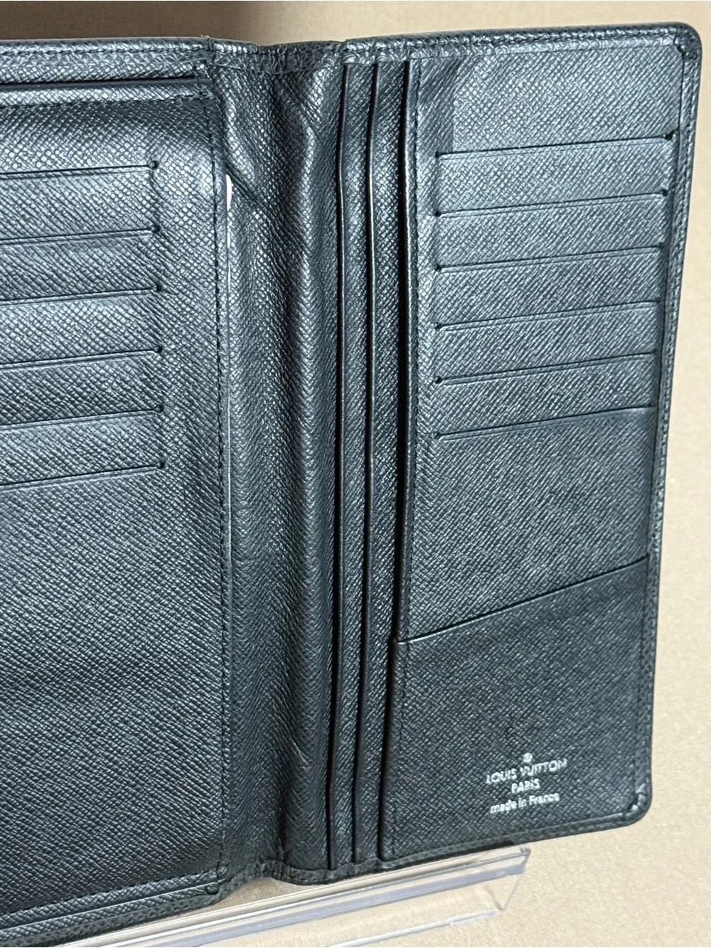 ✨Louis Vuitton✨ Brazza Long Wallet Black Taiga Leather Bifold - Authentic GUC
